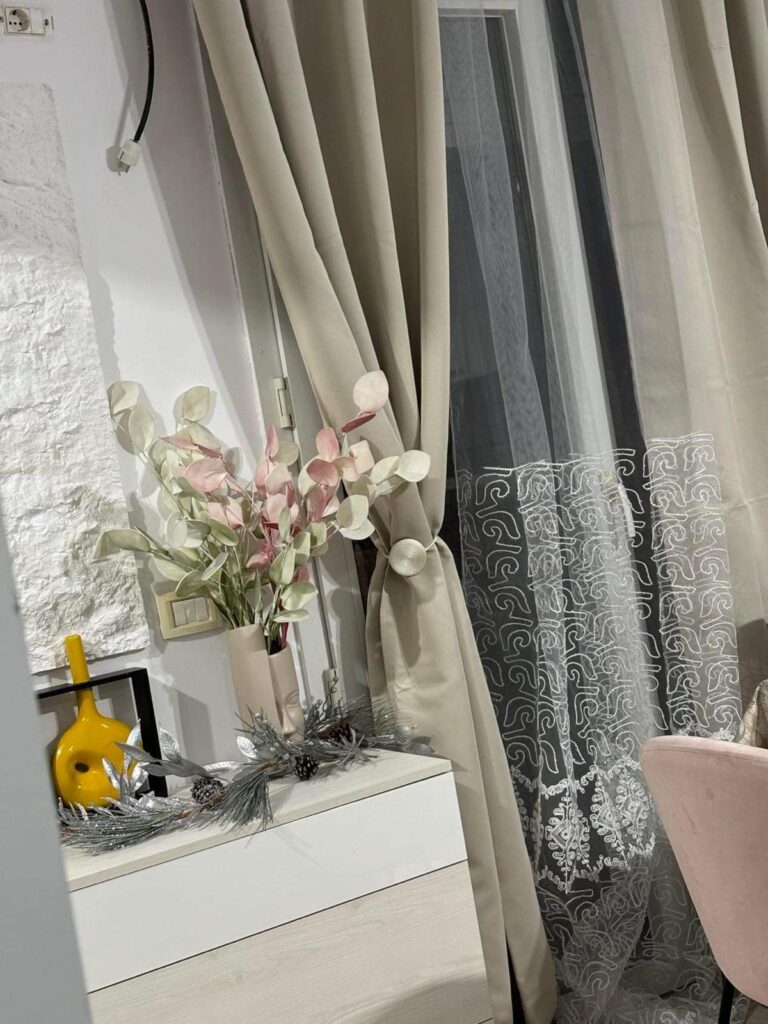 09f43c27-2421-4130-9956-4b45aabcca5e