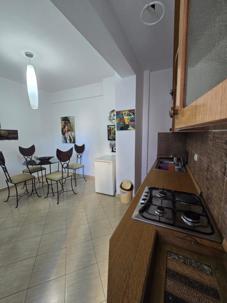 10c3784c-c3cc-4e83-93b0-da97cc09066b