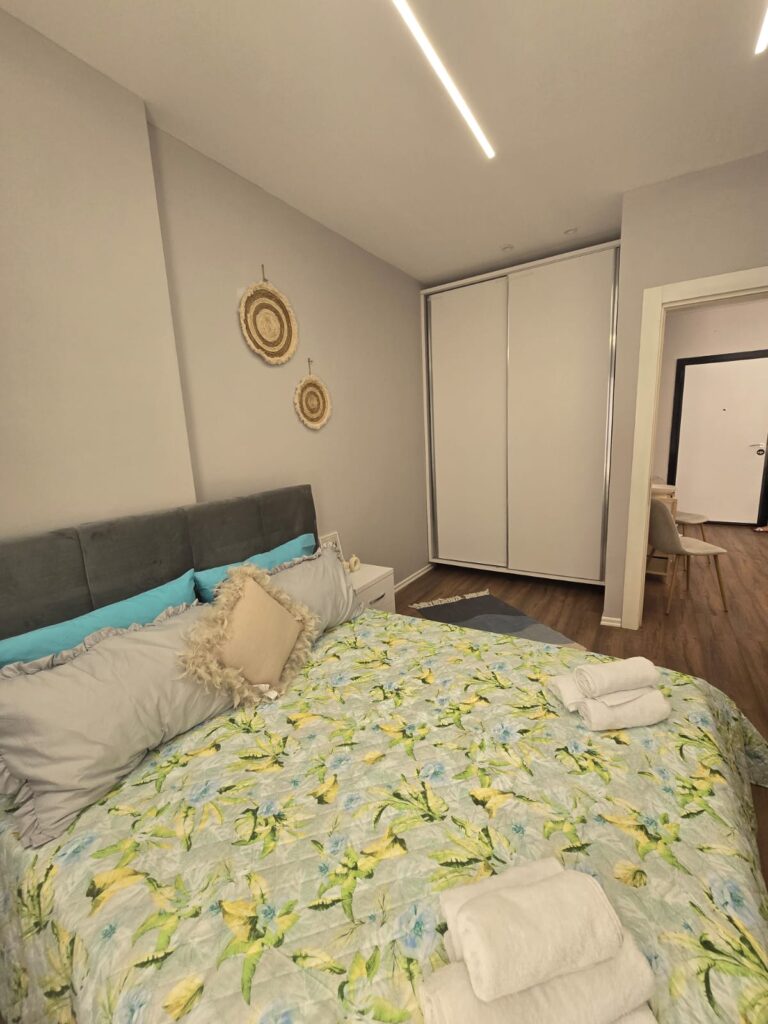 7b104788-5643-4a3c-888d-7735ea0305f8