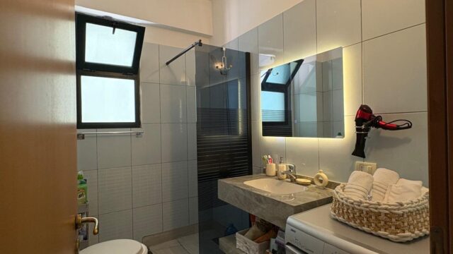 b0aed843-d7d1-4d84-8a3a-fd48c43234f9